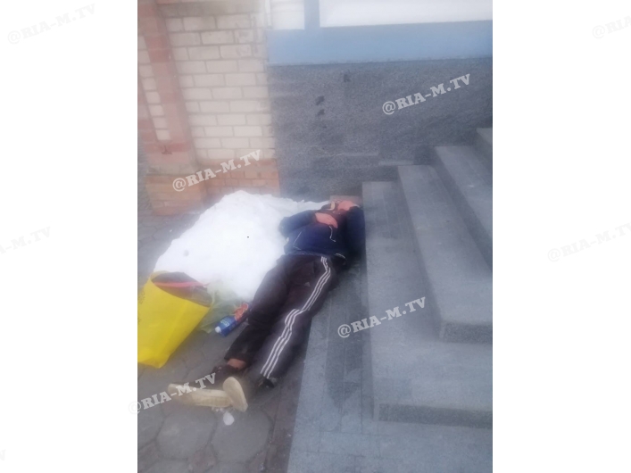В Мелитополе мужчина едва не умер на морозе – лежал под церковью